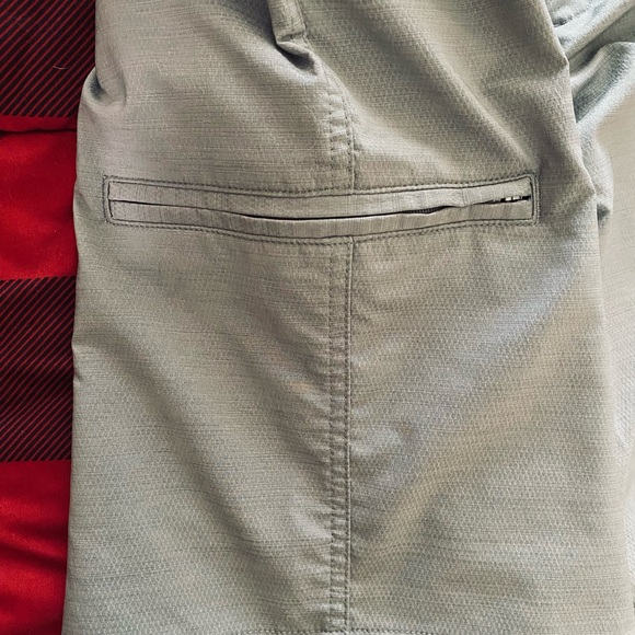 Greg Norman Golf Shorts Size 36 like new - Picture 3 of 4